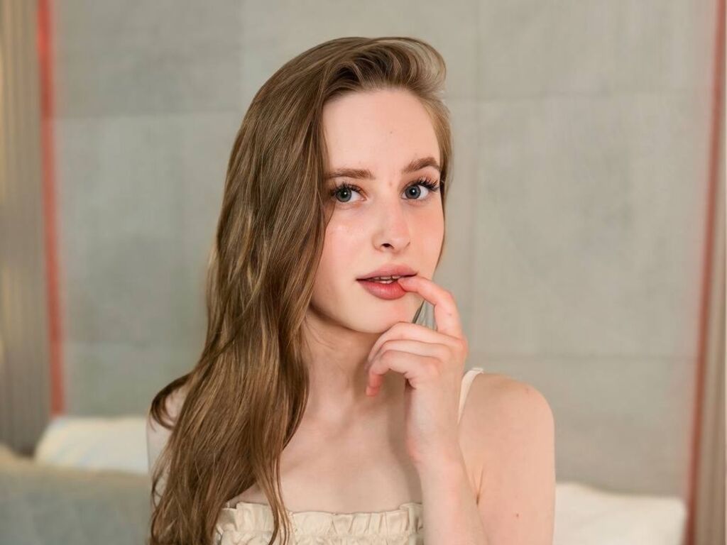 LoraVale Porn Vip Show